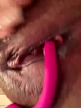 Snapshot of So8nan chatting on December 4, 2025, 9:56 pm So8nan online show from December 4, 2025, 9:56 pm