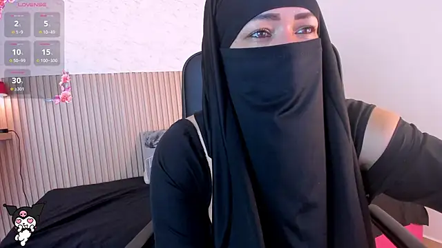 Snapshot of Layla_arabelle chatting on May 3, 2026, 9:10 pm Layla arabelle online show from May 3, 2026, 9:10 pm
