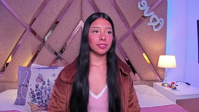 Snapshot of Emilybutterfly1 chatting on March 19, 2025, 8:54 pm Emilybutterfly1 online show from March 19, 2025, 8:54 pm