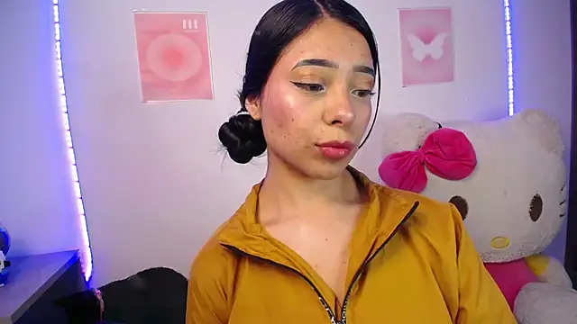 Snapshot of Emilybutterfly1 chatting on December 14, 2025, 2:39 am Emilybutterfly1 online show from December 14, 2025, 2:39 am