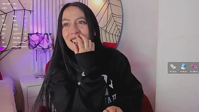 Snapshot of AliceCorner chatting on October 28, 2025, 12:09 pm AliceCorner online show from October 28, 2025, 12:09 pm