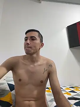 pareja curiosa19 online show from October 14, 2025, 1:06 am