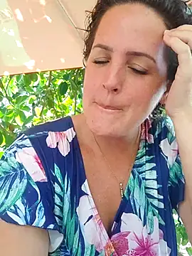 Snapshot of emiliemilf chatting on May 6, 2026, 8:25 pm emiliemilf online show from May 6, 2026, 8:25 pm