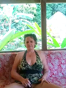 Snapshot of emiliemilf chatting on June 1, 2026, 8:32 pm emiliemilf online show from June 1, 2026, 8:32 pm