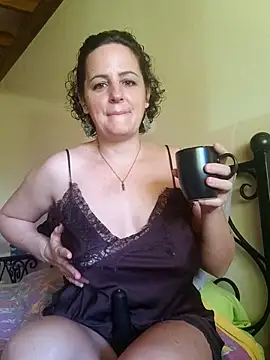 Snapshot of emiliemilf chatting on June 18, 2026, 8:35 pm emiliemilf online show from June 18, 2026, 8:35 pm