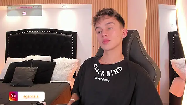 LiamWildx20 online show from June 14, 2026, 12:52 am