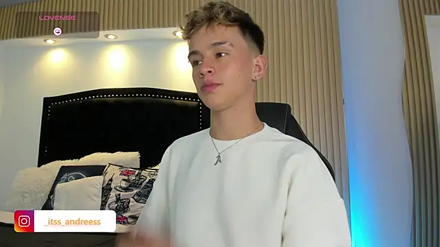 Snapshot of LiamWildx20 chatting on July 10, 2026, 4:39 am LiamWildx20 online show from July 10, 2026, 4:39 am