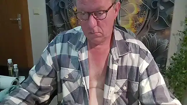 JamesBauer online show from November 9, 2025, 4:44 am