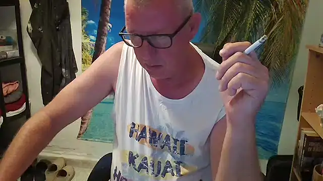 Snapshot of JamesBauer chatting on June 16, 2026, 4:48 am JamesBauer online show from June 16, 2026, 4:48 am
