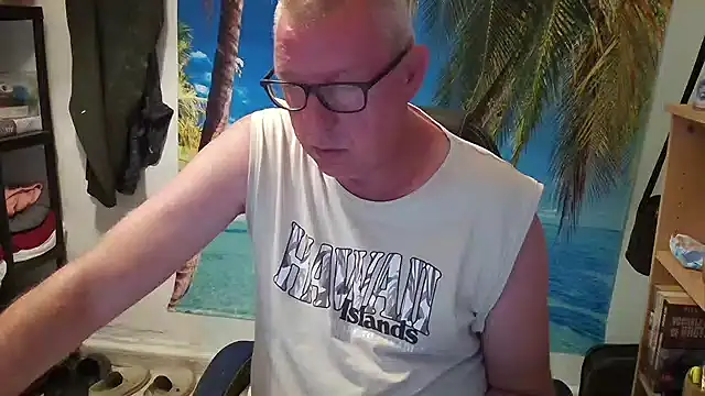 Snapshot of JamesBauer chatting on June 18, 2026, 4:46 am JamesBauer online show from June 18, 2026, 4:46 am