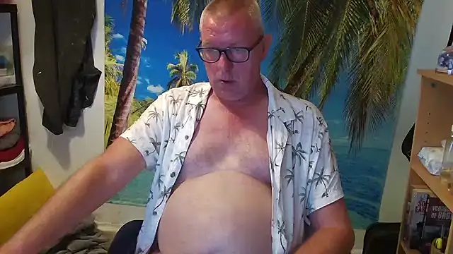 Snapshot of JamesBauer chatting on June 20, 2026, 4:48 am JamesBauer online show from June 20, 2026, 4:48 am