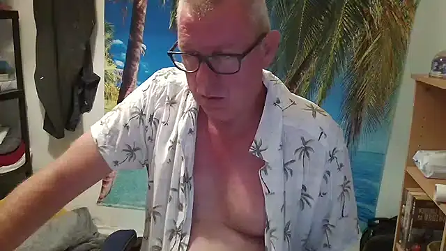 Snapshot of JamesBauer chatting on June 24, 2026, 4:33 am JamesBauer online show from June 24, 2026, 4:33 am