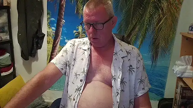 Snapshot of JamesBauer chatting on June 27, 2026, 4:17 am JamesBauer online show from June 27, 2026, 4:17 am