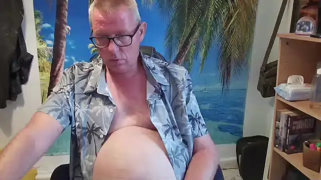 Snapshot of JamesBauer chatting on July 3, 2026, 5:47 am JamesBauer online show from July 3, 2026, 5:47 am