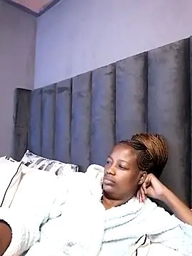 sexylira online show from October 2, 2025, 10:22 am