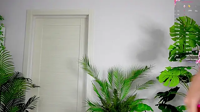 Snapshot of Sweet_Piece chatting on October 3, 2025, 3:20 pm Sweet Piece online show from October 3, 2025, 3:20 pm