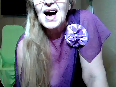 Snapshot of Margo_Sweety chatting on March 18, 2025, 7:53 pm Margo Sweety online show from March 18, 2025, 7:53 pm