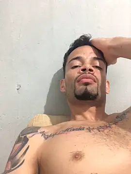HenriquePhn online show from April 5, 2026, 3:26 am