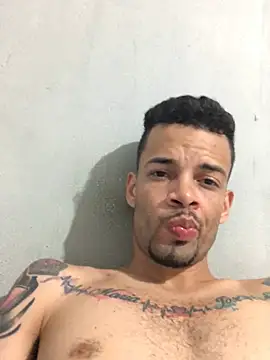 HenriquePhn online show from August 4, 2026, 4:37 am