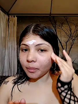Snapshot of abby_roux chatting on June 5, 2026, 4:19 am abby roux online show from June 5, 2026, 4:19 am