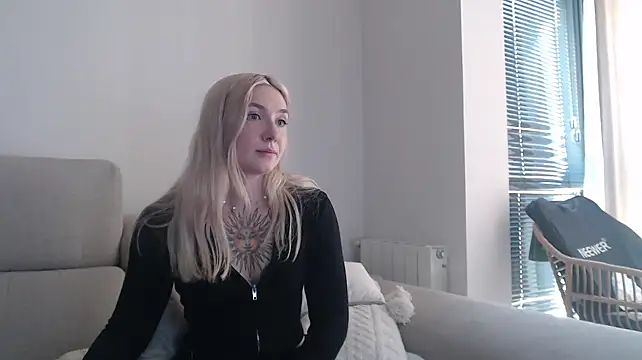 Snapshot of tattoobbgirl chatting on October 15, 2025, 11:32 am tattoobbgirl online show from October 15, 2025, 11:32 am