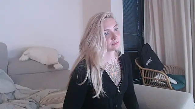 Snapshot of tattoobbgirl chatting on October 25, 2025, 5:19 pm tattoobbgirl online show from October 25, 2025, 5:19 pm