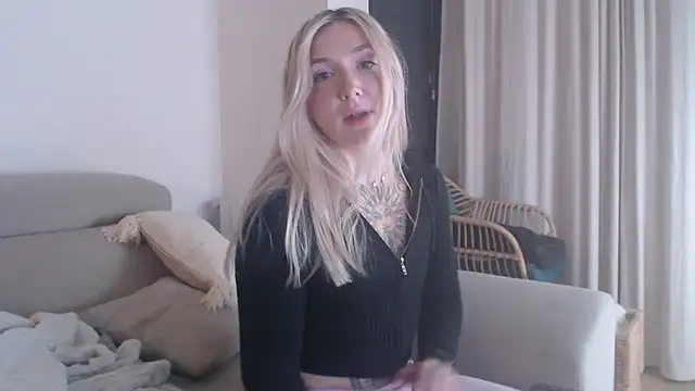 Snapshot of tattoobbgirl chatting on November 24, 2025, 6:18 pm tattoobbgirl online show from November 24, 2025, 6:18 pm