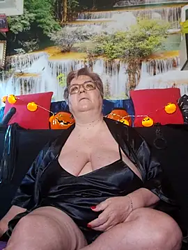 QueenPammy1 online show from November 1, 2025, 5:42 am