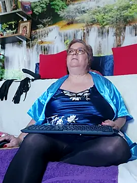 QueenPammy1 online show from November 29, 2025, 9:12 am