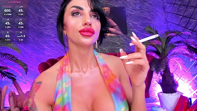 Snapshot of IzabelaTessa chatting on May 25, 2026, 7:42 pm IzabelaTessa online show from May 25, 2026, 7:42 pm
