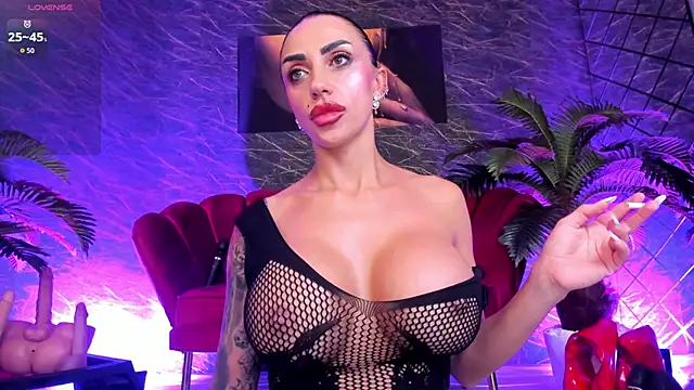 Snapshot of IzabelaTessa chatting on June 15, 2026, 7:38 pm IzabelaTessa online show from June 15, 2026, 7:38 pm