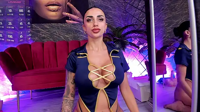 IzabelaTessa online show from July 28, 2026, 7:04 pm