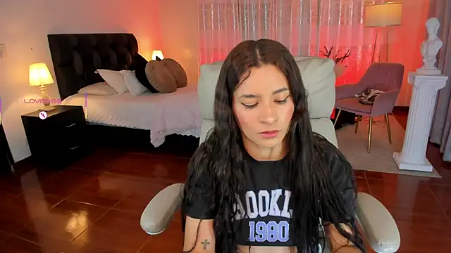 hanna mils online show from May 28, 2026, 4:32 am