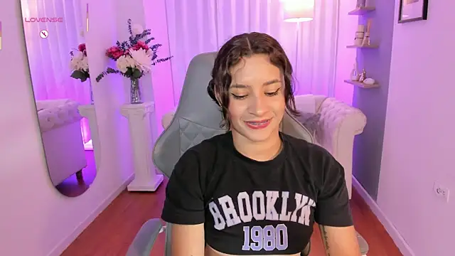 hanna mils online show from June 19, 2026, 3:44 am