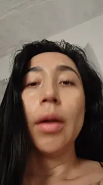 Snapshot of Elowyn chatting on November 26, 2025, 10:33 pm Elowyn online show from November 26, 2025, 10:33 pm