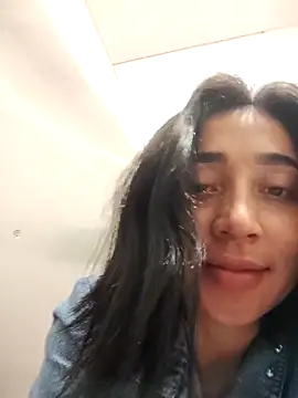 Snapshot of Elowyn chatting on February 27, 2026, 11:05 pm Elowyn online show from February 27, 2026, 11:05 pm