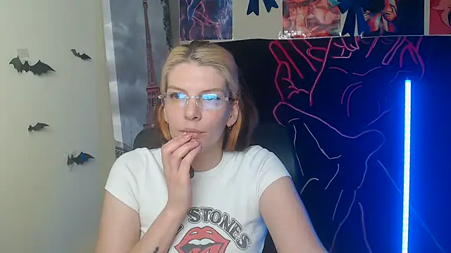 VanessaRey  online show from April 30, 2026, 4:13 pm