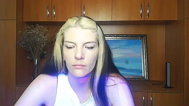 Snapshot of VanessaRey_ chatting on June 23, 2026, 7:17 am VanessaRey online show from June 23, 2026, 7:17 am