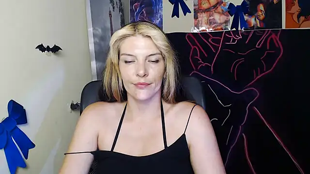 Snapshot of VanessaRey_ chatting on July 1, 2026, 6:15 am VanessaRey online show from July 1, 2026, 6:15 am