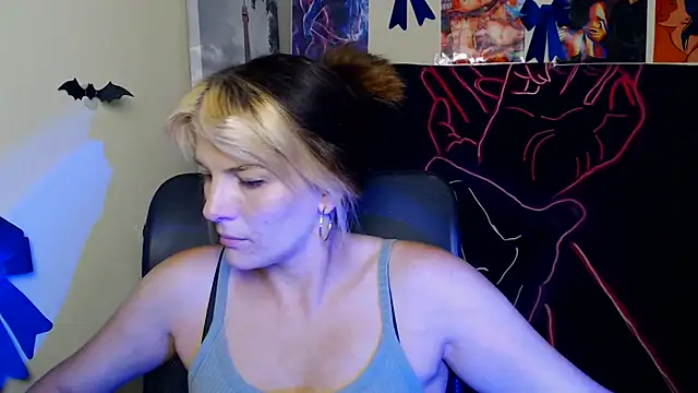 Snapshot of VanessaRey_ chatting on July 17, 2026, 6:53 am VanessaRey online show from July 17, 2026, 6:53 am
