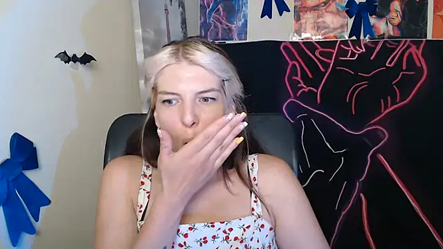 Snapshot of VanessaRey_ chatting on July 27, 2026, 7:15 am VanessaRey online show from July 27, 2026, 7:15 am
