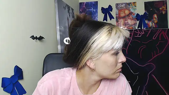 Snapshot of VanessaRey_ chatting on July 30, 2026, 6:12 am VanessaRey online show from July 30, 2026, 6:12 am