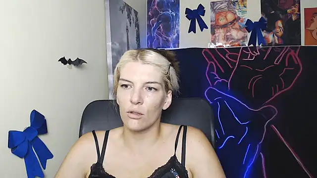Snapshot of VanessaRey_ chatting on August 3, 2026, 6:34 am VanessaRey online show from August 3, 2026, 6:34 am