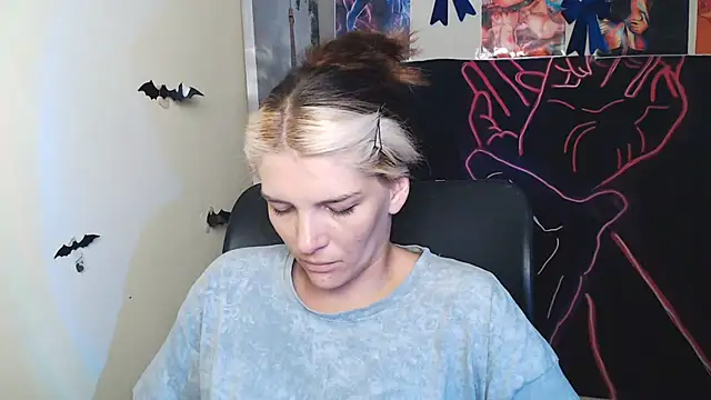 Snapshot of VanessaRey_ chatting on August 3, 2026, 9:04 am VanessaRey online show from August 3, 2026, 9:04 am