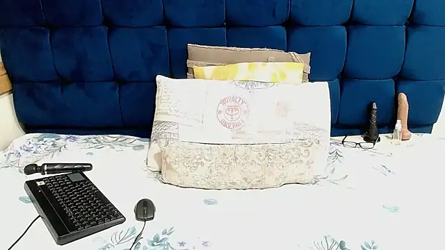 Snapshot of AriesCake chatting on May 13, 2026, 2:36 pm AriesCake online show from May 13, 2026, 2:36 pm