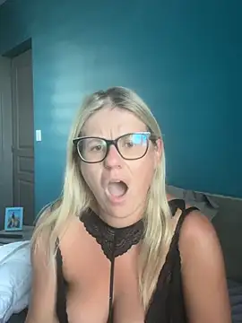 lady gloria69 online show from July 2, 2026, 4:29 am