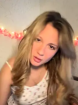 mollygirll online show from October 9, 2025, 4:05 pm