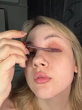 mollygirll online show from April 4, 2026, 8:06 pm