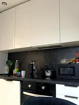 MilaBee online show from October 7, 2025, 10:12 am