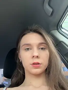 MilaBee online show from October 21, 2025, 9:32 am